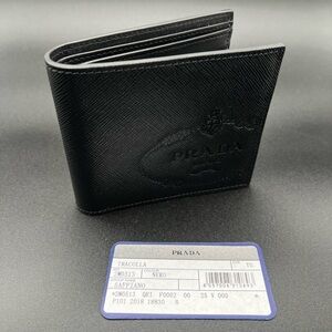 PRADA 2mo513 Men’s Saffiano Stamp Leather BiFold Wallet
